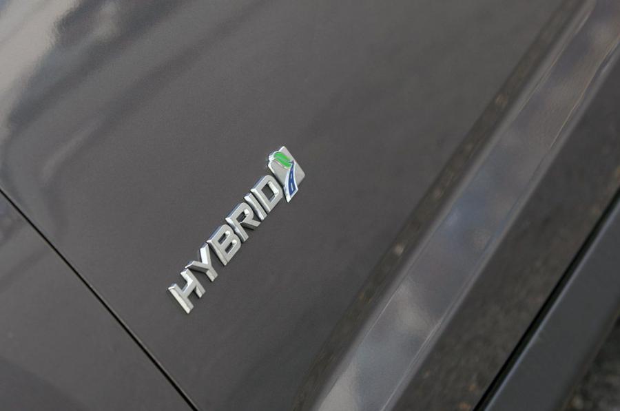  Ford C-Max Hybrid 2013 года  (фото 25 из 35)